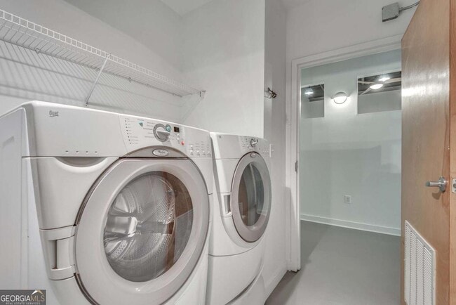 Building Photo - 400 Village Pkwy