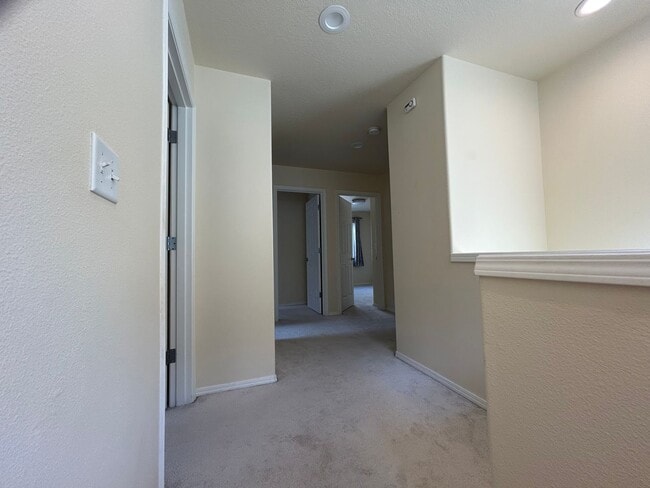 Building Photo - Spacious 4 Bedroom (plus den), 3 Bath Home...