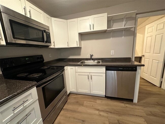 Building Photo - 657 NE Waldo Rd