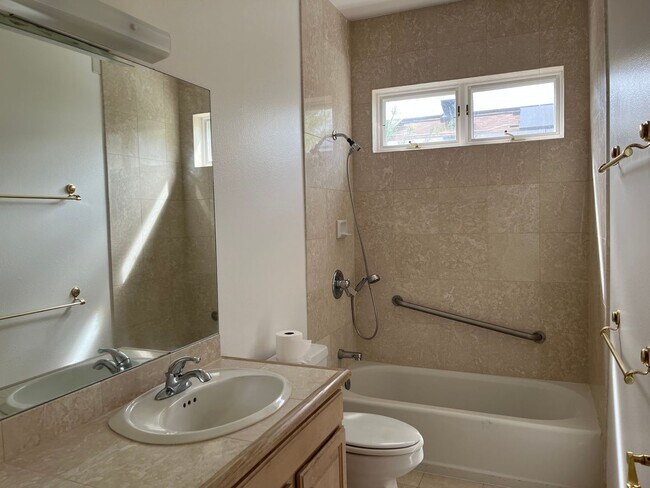 Building Photo - 4607 Aliikoa St