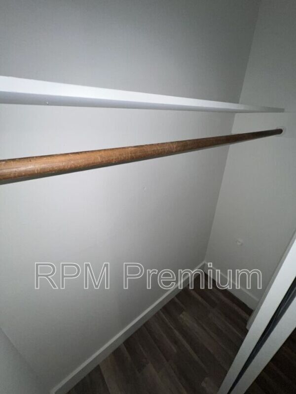 Building Photo - 464 Wilton Dr