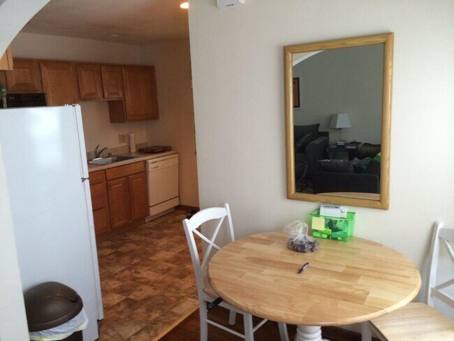 Building Photo - 2 Bedroom, 1 Bath House For Rent in Shorew...