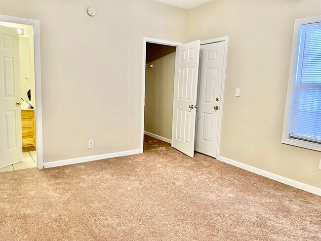 Building Photo - 1106 Oatlands Park