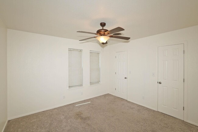 Building Photo - Beautiful 4 bedroom rental in Puckett West!