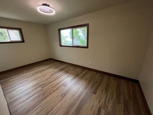 Building Photo - 567 Encinitas Ave