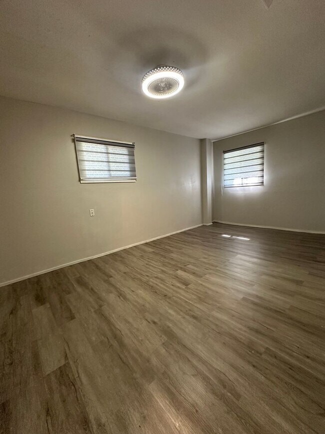 Building Photo - 4 Bed 1 Bath