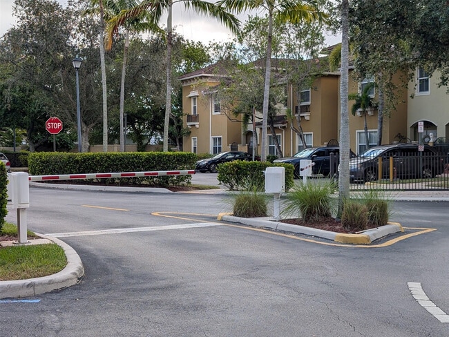 Building Photo - 2851 Prospect Rd