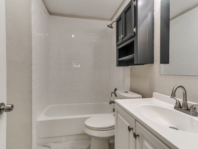 Building Photo - 220 E Jacobs Dr