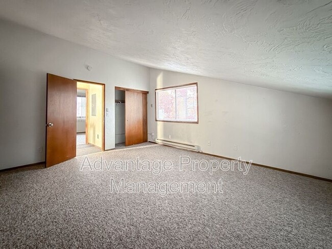 Building Photo - 1765 NW Grant Ave