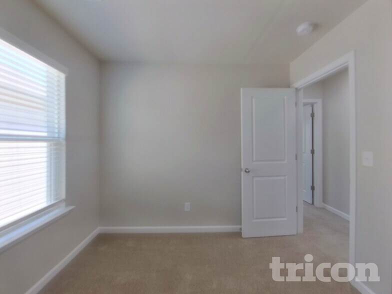 Building Photo - 142 Spring Knoll Dr
