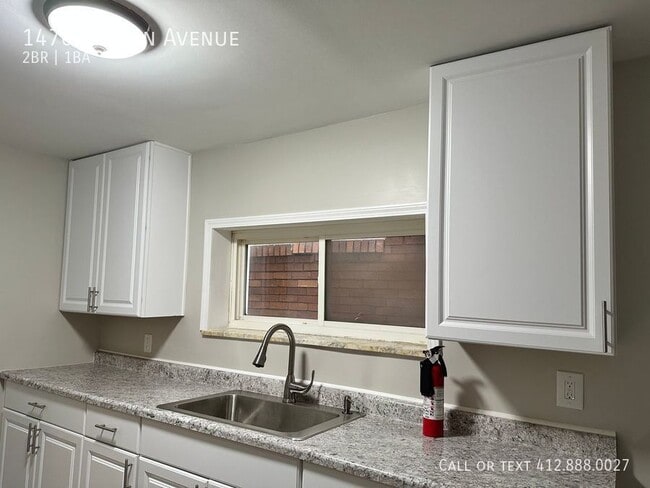 Building Photo - 1470 Kelton Ave