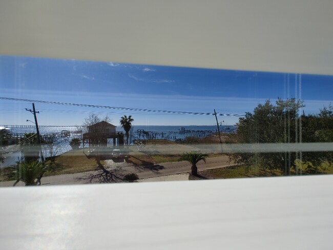 Building Photo - 118 Lakeview Dr