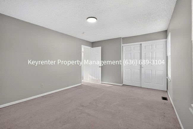 Building Photo - Charming 2-Bedroom Condo Available for Rent in Saint Peters!