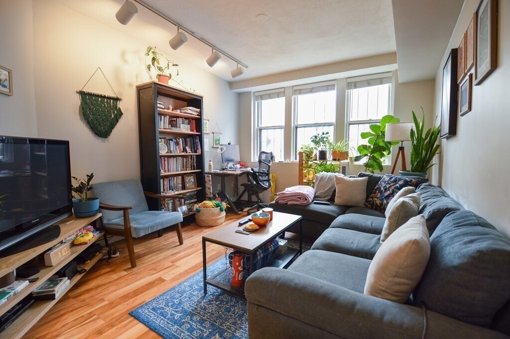 Building Photo - 22 Sutherland Rd