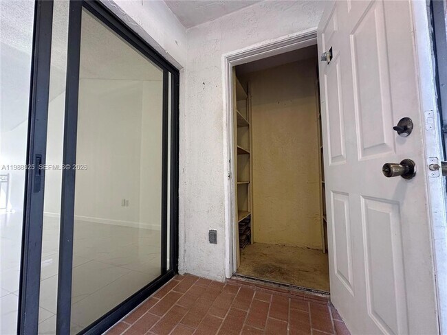 Building Photo - 9702 SW 138th Ave