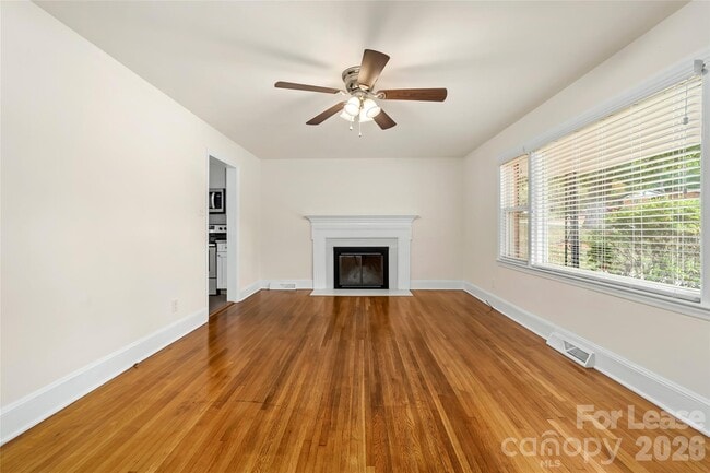 Building Photo - 943 Dudley Dr