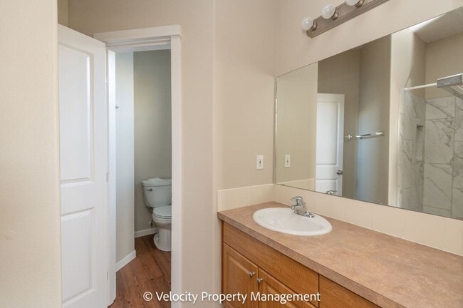 Building Photo - 1530 NW Hickory Pl