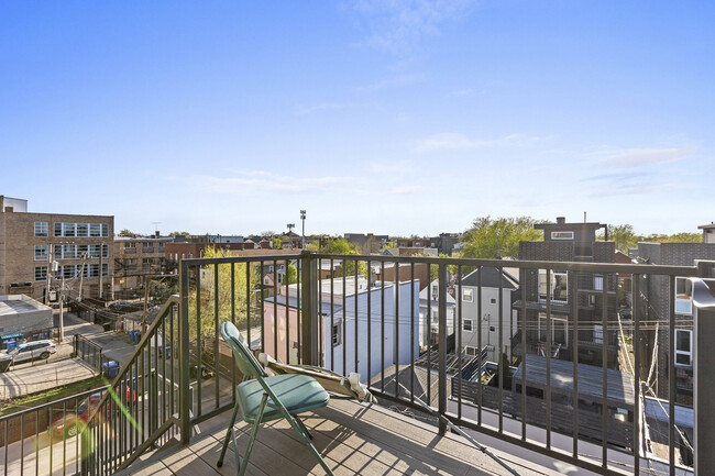 Building Photo - 1636 Western-2