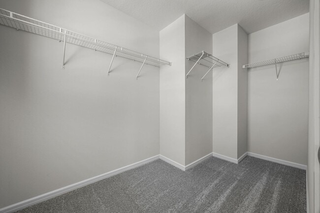 Building Photo - Luxury Living for Lease – 5BR Home with Of...