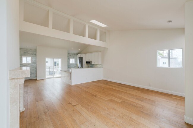 Building Photo - Beautiful Hermosa Beach Townhome Rental!