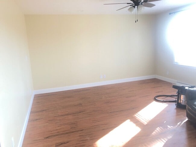 Building Photo - Beautiful 3BR home rural Bloomington with large lot. Recently refurbished and modernized