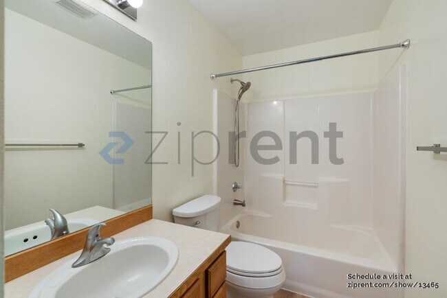 Building Photo - 15150 NE 8th Pl