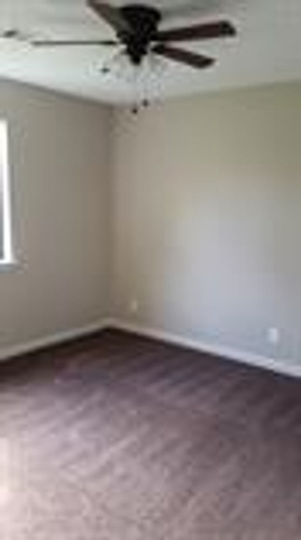 Building Photo - Cozy & Spacious 3 Bedroom Home with Garage and Private Backyard