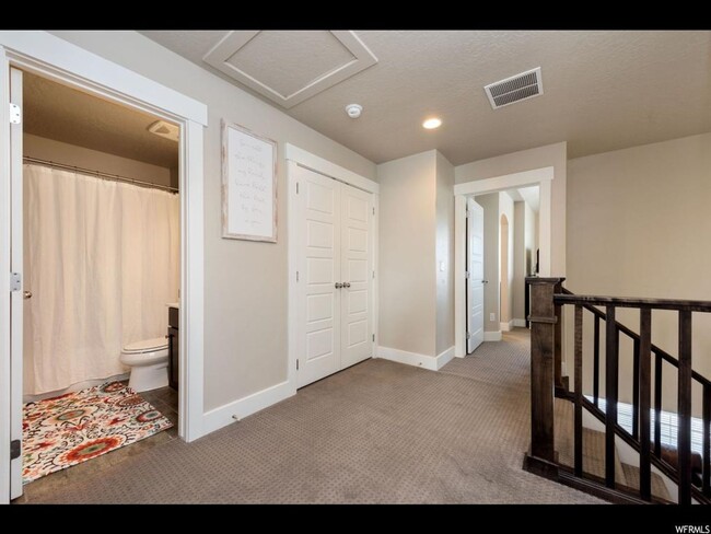 Building Photo - Great Daybreak Home Available!