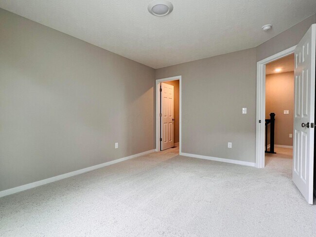 Building Photo - 7101 Unitas Lp