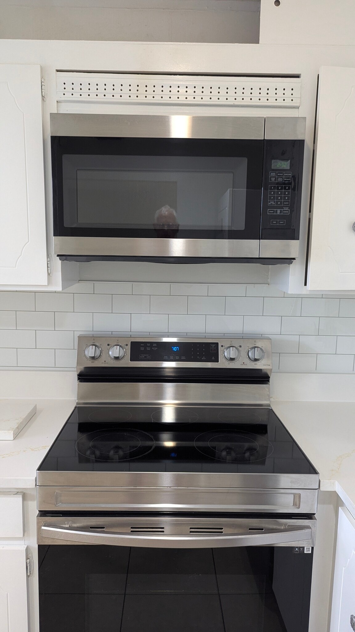Kitchen Microwave - 3777 NW 78th Ave