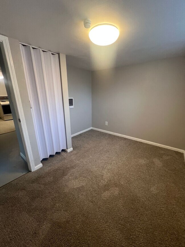 Building Photo - 1257 E Fremont St