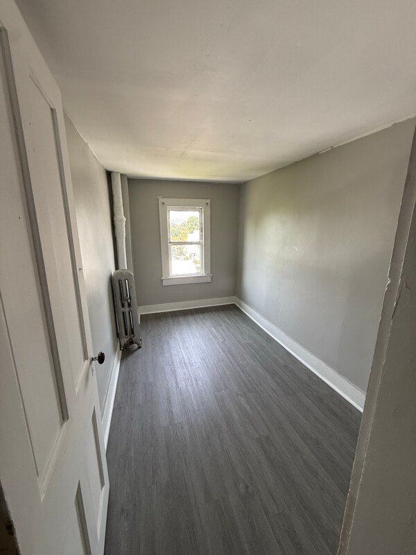 Building Photo - 1365 Capouse Ave