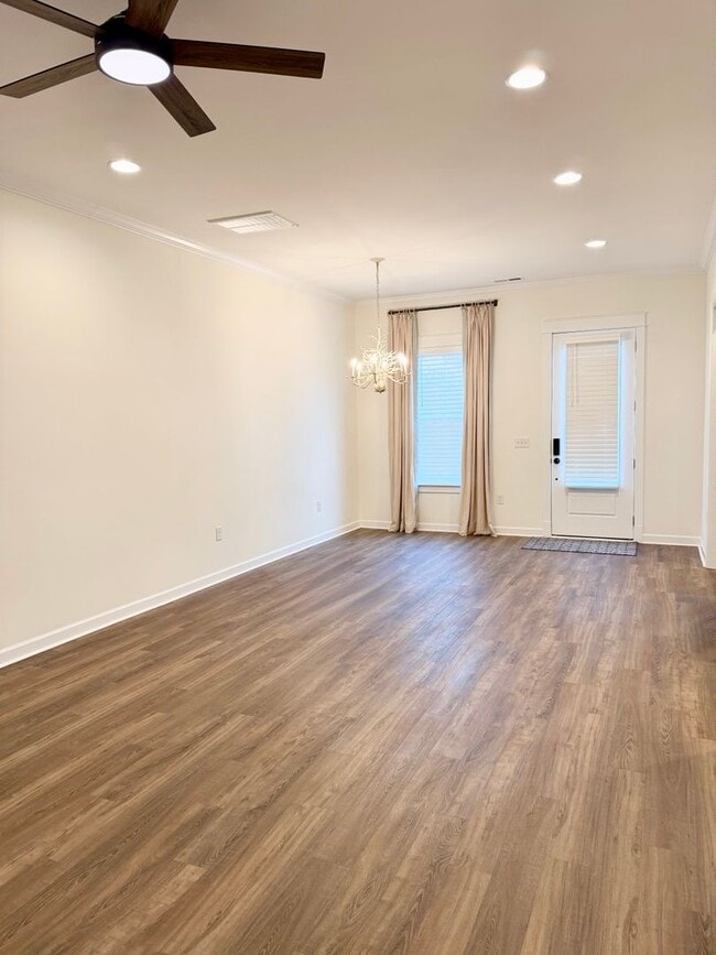 Building Photo - Upscale Townhome in Market Common! MOVE-IN READY!