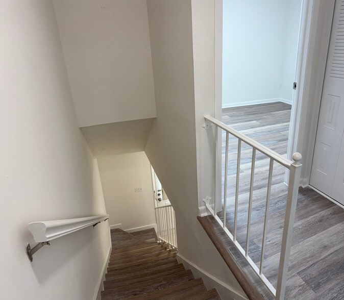 Building Photo - 6141 Oak Cluster Cir