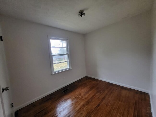 Building Photo - 873 Ell St