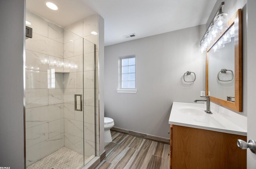 Building Photo - 14230 Moravian Manor Cir