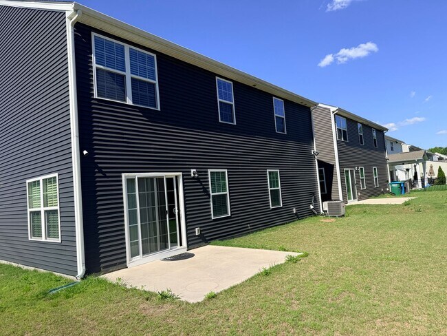 Building Photo - Like New home in Monroe