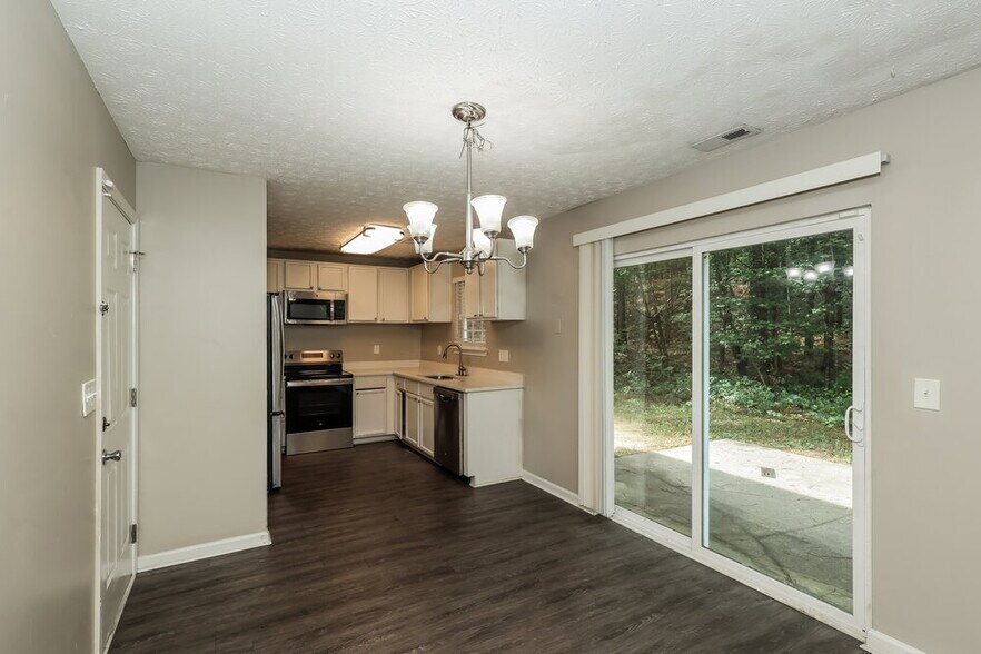 Building Photo - 5201 Summer Brooke Ct