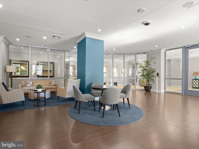Building Photo - 2451 Midtown Ave