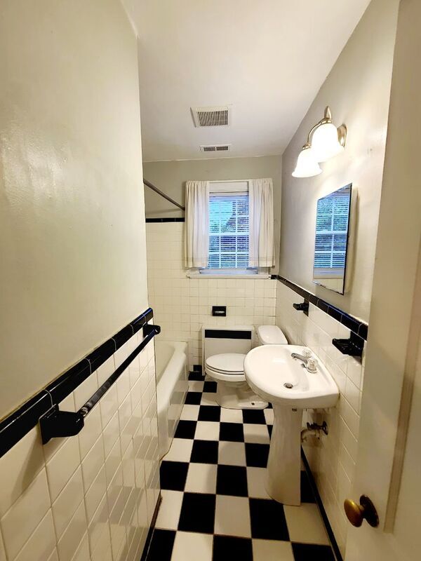 Building Photo - 3413 Monument Ave