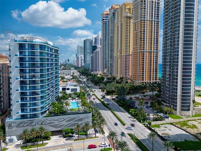 Building Photo - 17550 Collins Ave