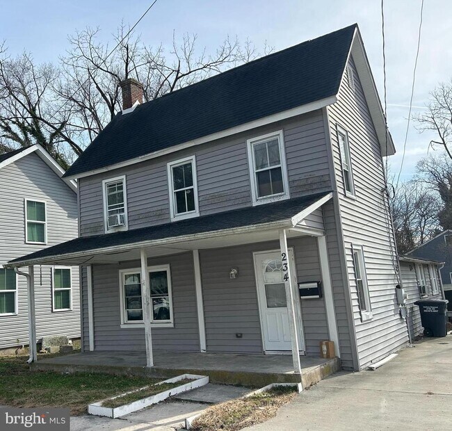 Building Photo - 234 W 7th St