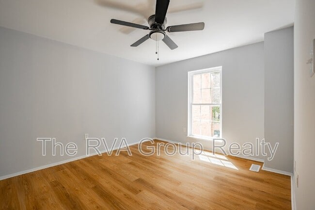 Building Photo - 749 Pleasant St