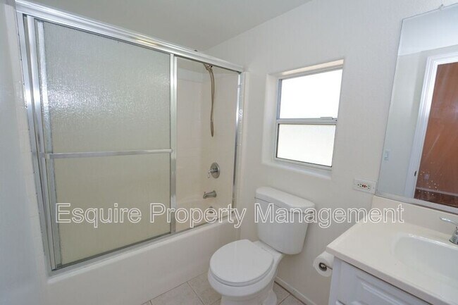 Building Photo - 93 Azusa Ave