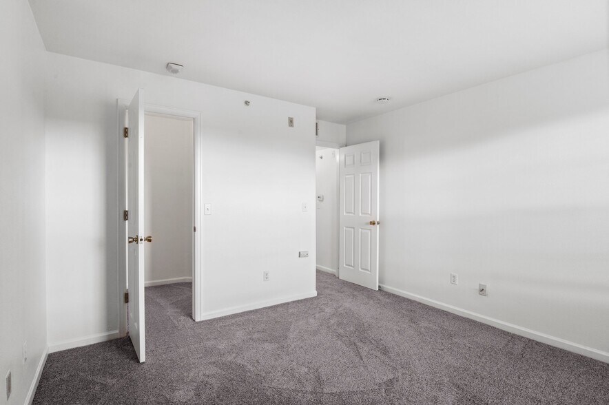 Building Photo - 12826 Ironstone Way