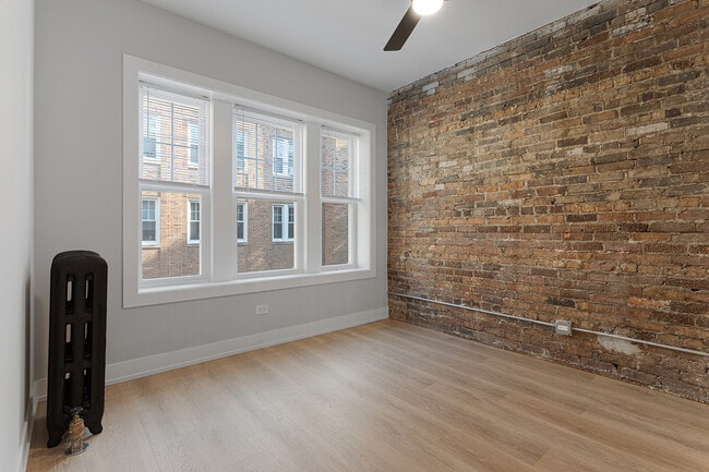 Building Photo - 6946 N Wolcott Ave