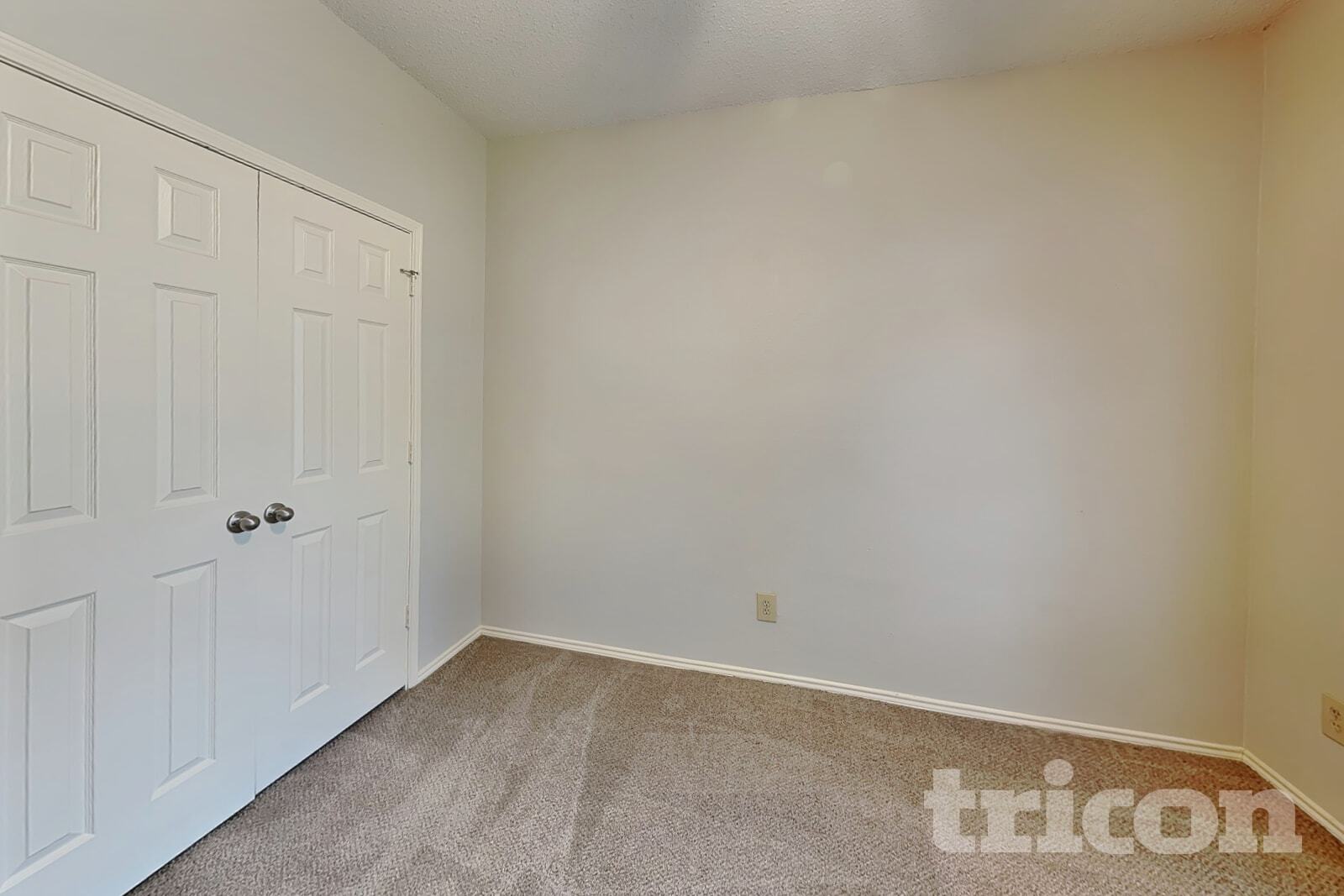 Building Photo - 2851 Linden Ln
