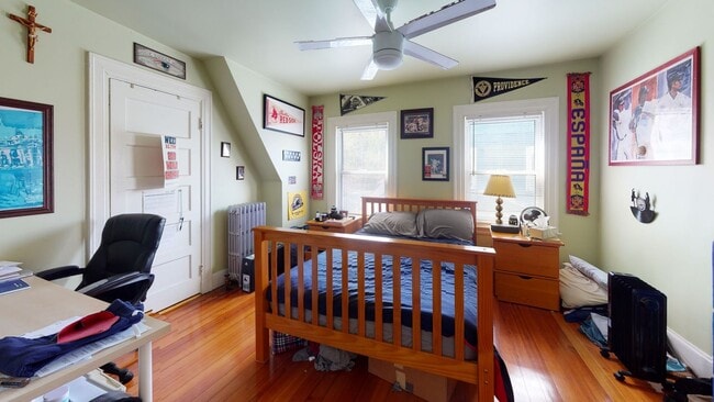 Building Photo - 5 bed 2 bath unit in Brookline.... Rare 3 parking included... Rare pricing.. Don't miss out!