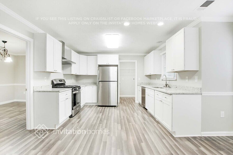 Building Photo - 4132 Maple Ln