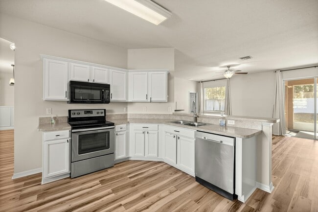 Building Photo - 3008 NE 24th Pl